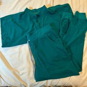 FIGS Hunter Green Scrub Set